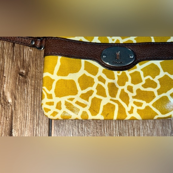 Fossil Key-Per yellow wristlet - Picture 7 of 7